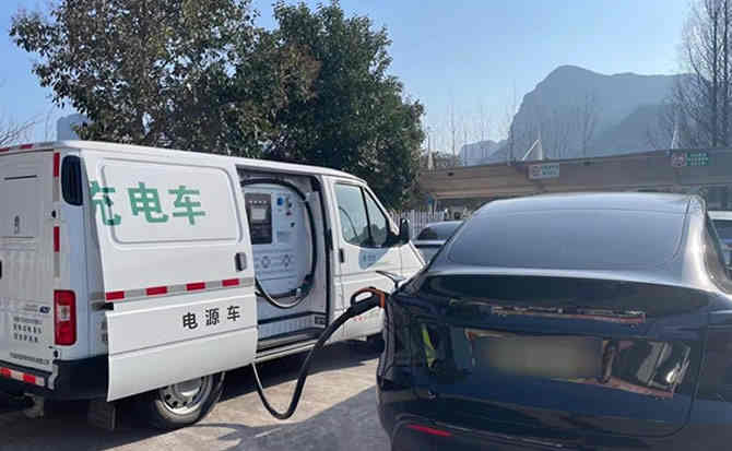 兴和汽车搭电